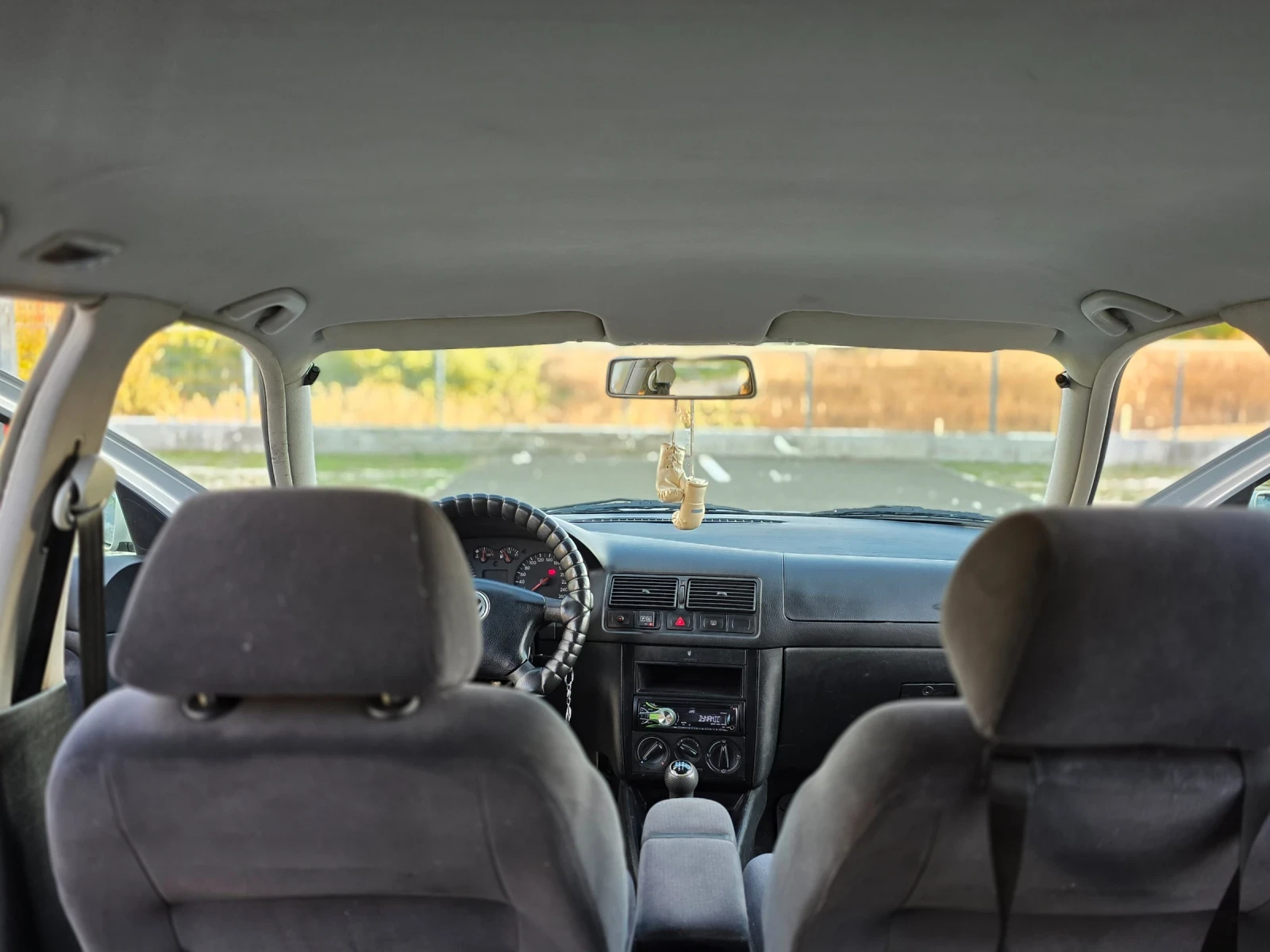 VW Golf 1.6 с газов инжекцион - изображение 8
