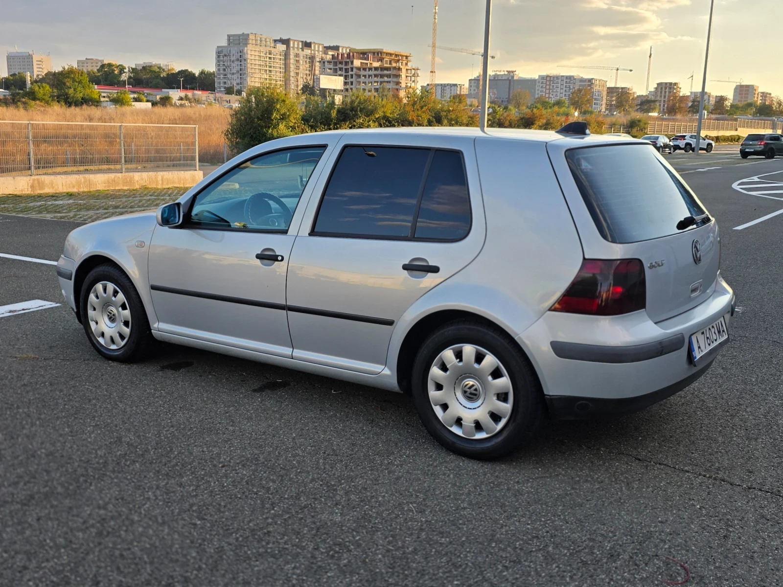 VW Golf 1.6 с газов инжекцион - изображение 6