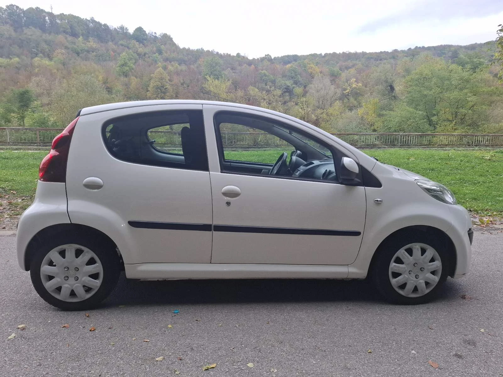 Peugeot 107 1.0 - изображение 5