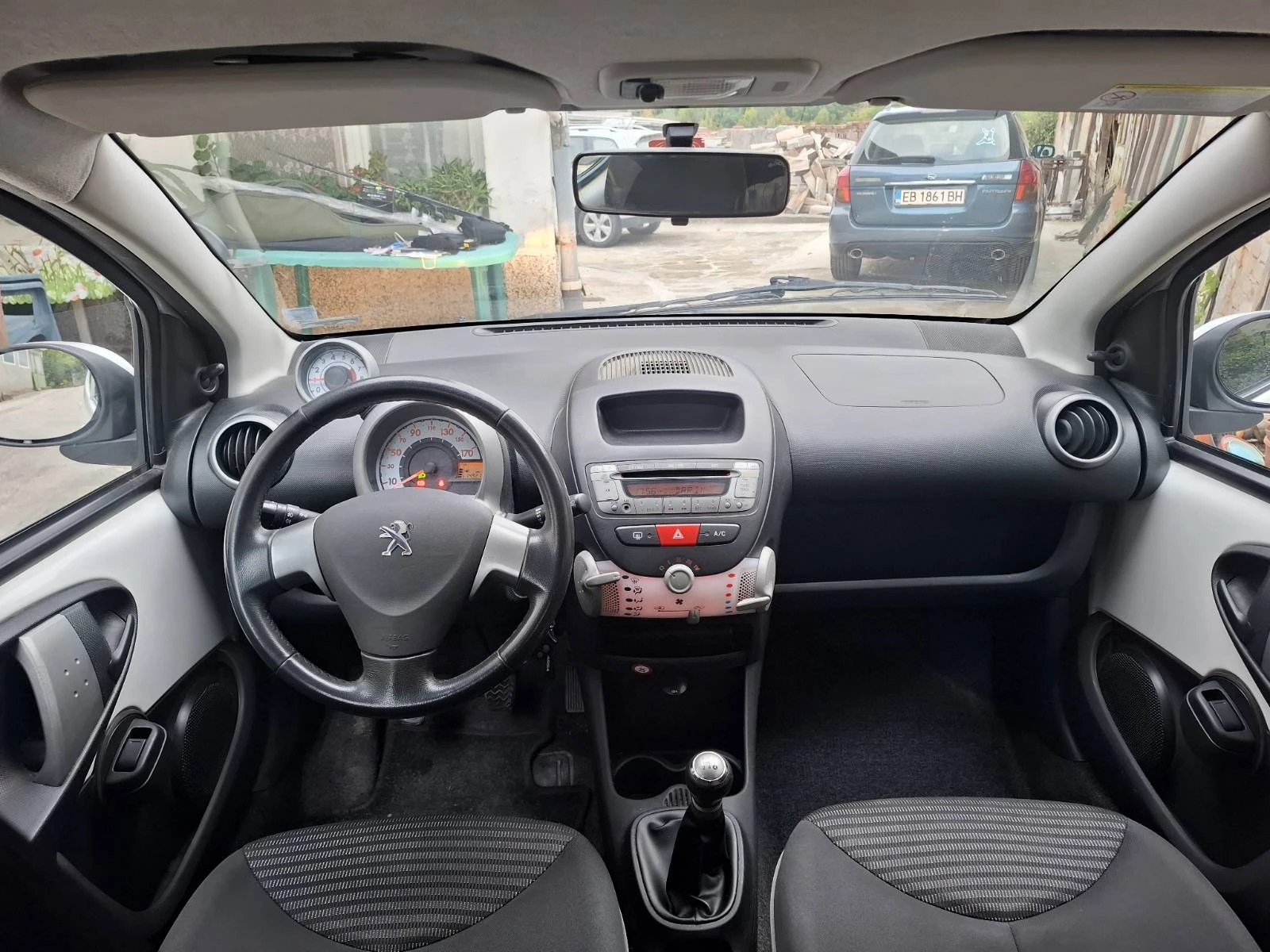 Peugeot 107 1.0 - изображение 8