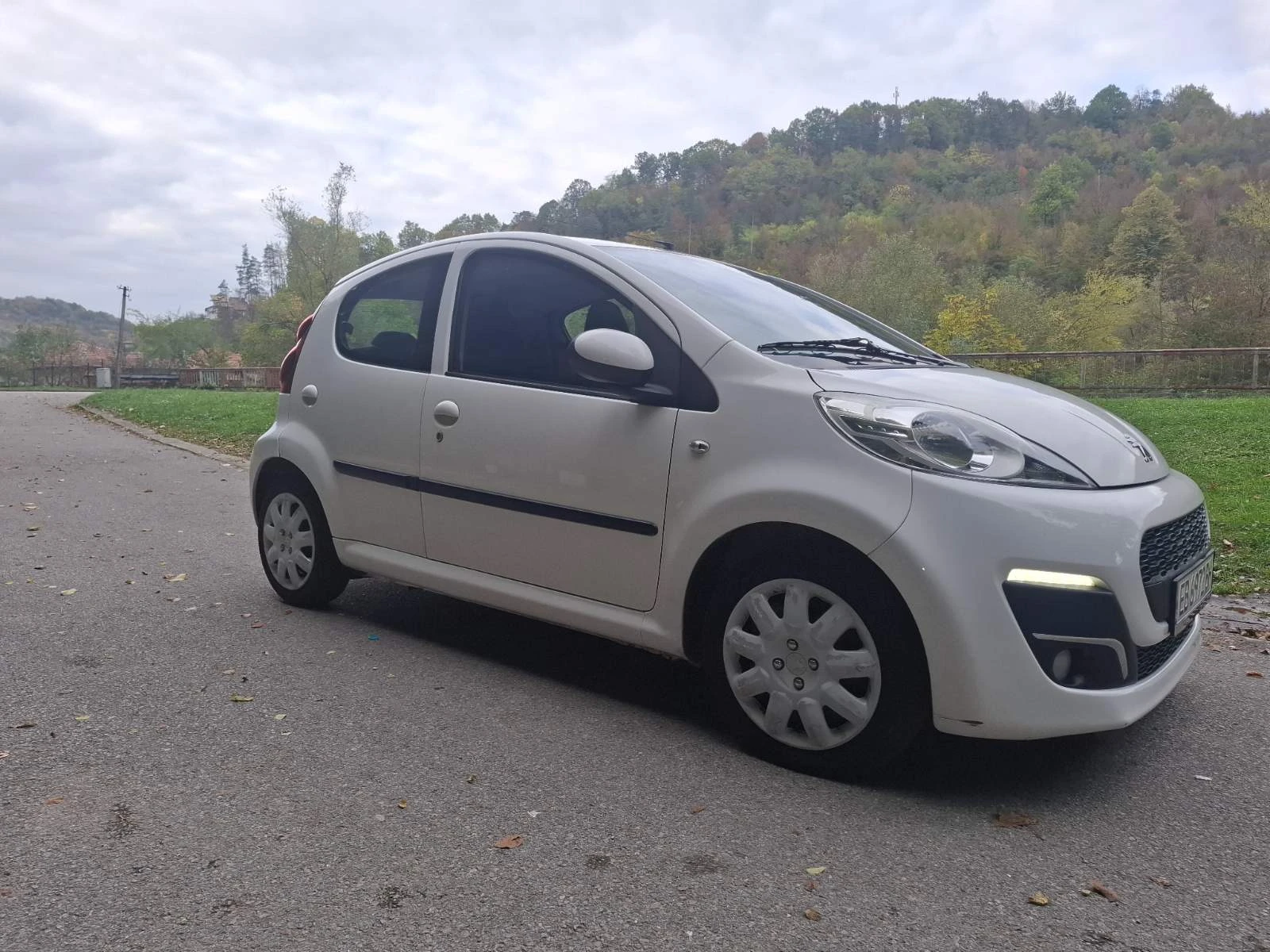 Peugeot 107 1.0 - изображение 3