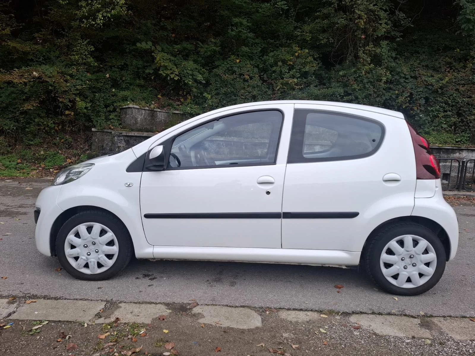 Peugeot 107 1.0 - изображение 4