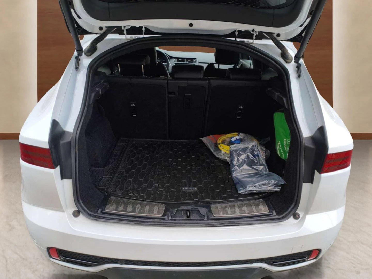 Jaguar E-pace PHEV | Mobile.bg � ����������� 12