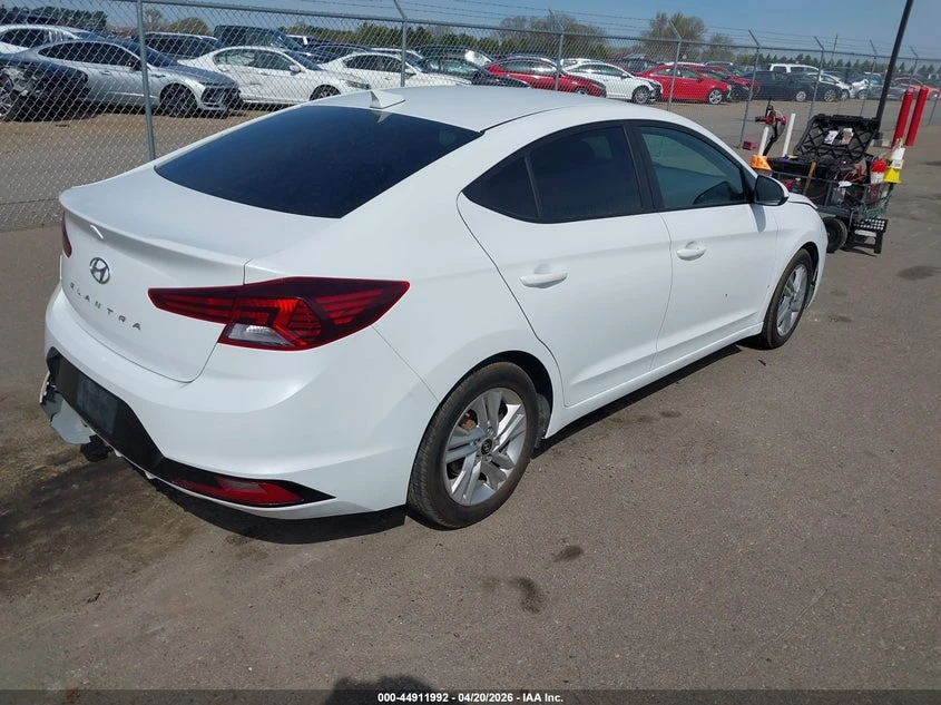 Hyundai Elantra 2.0l Sel, снимка 4 - Автомобили и джипове - 54622563