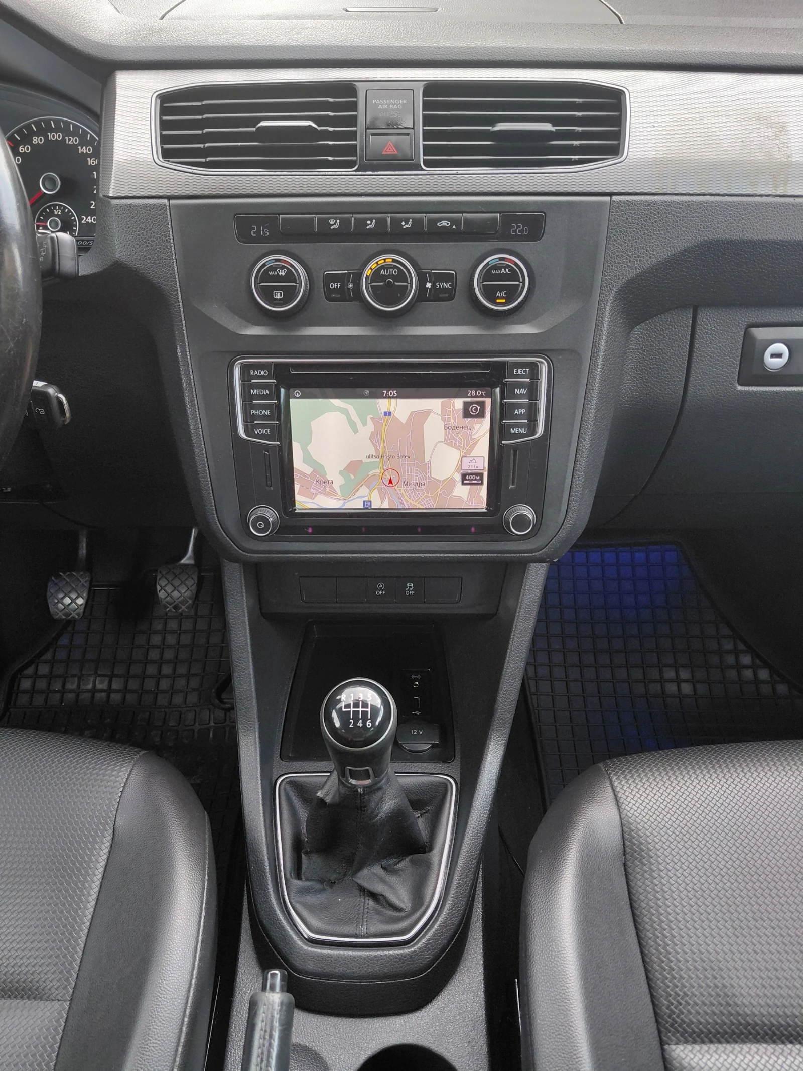 VW Caddy 2.0TDI * 150* 6+ 1, снимка 15 - Автомобили и джипове - 54840056