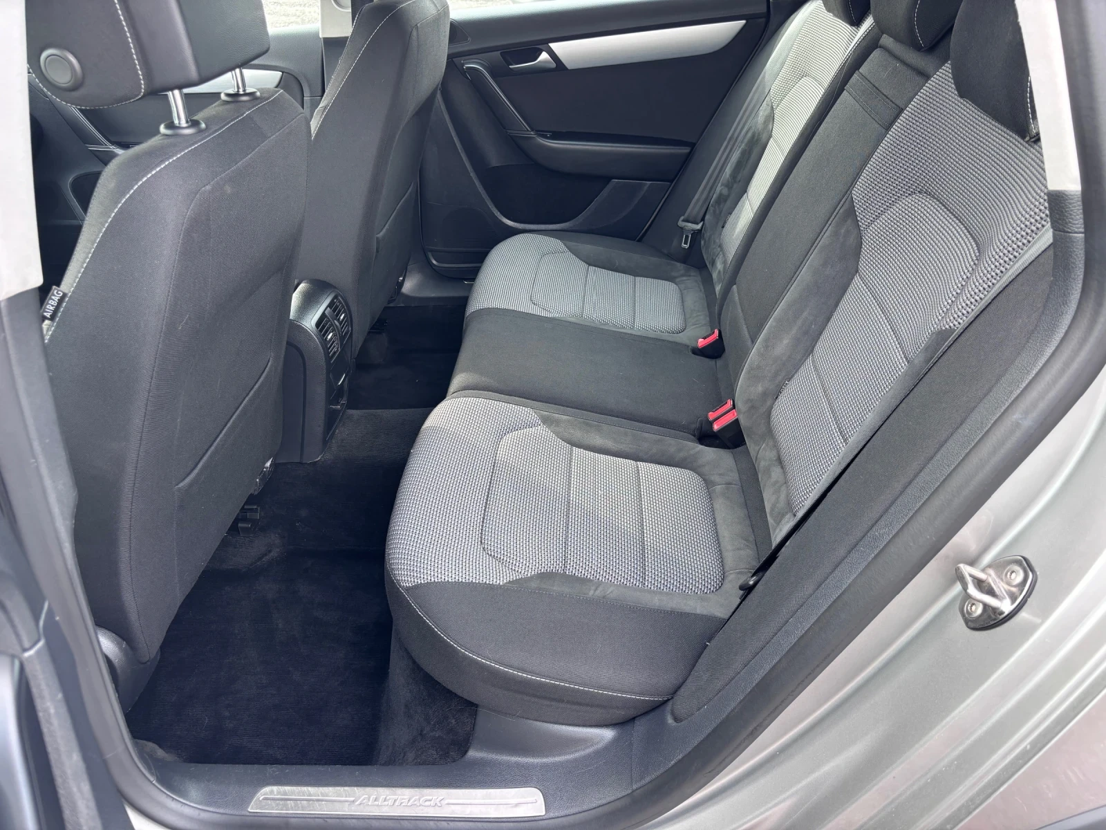 VW Alltrack 2.0 TDI Automatic, снимка 12 - Автомобили и джипове - 54862524