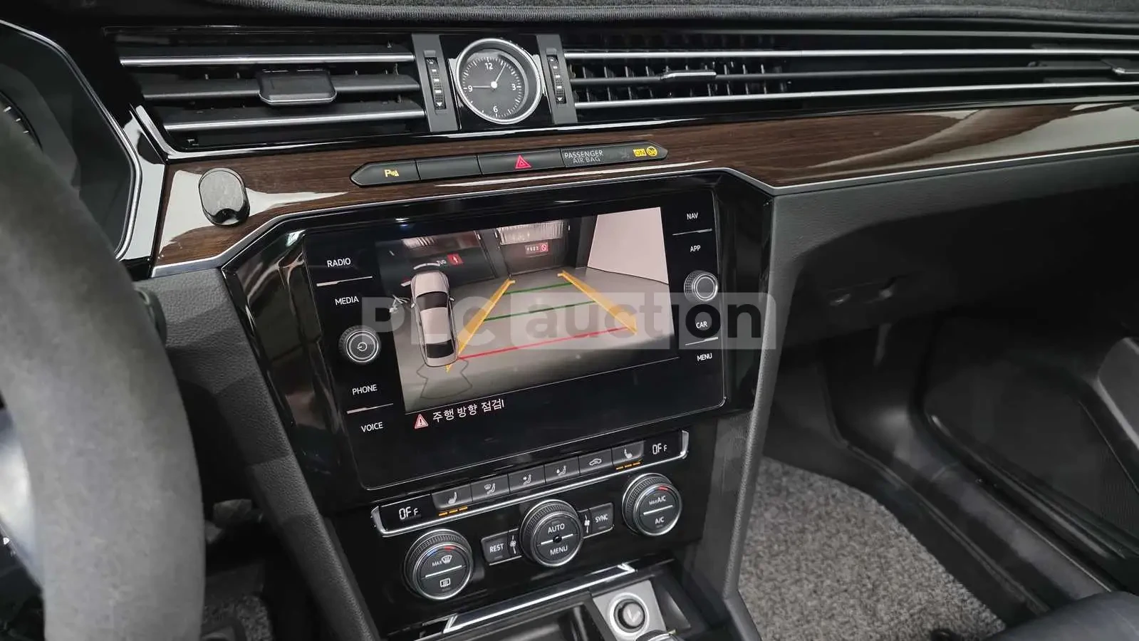 VW Passat 2.0TDI PRESTIGE! PANO/360CAM/FULL, снимка 14 - Автомобили и джипове - 55225425
