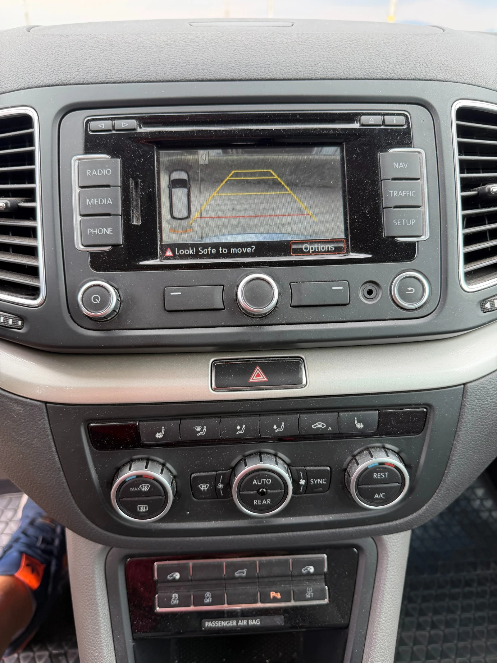 Seat Alhambra 2.0TDI AVTOMAT/NAVI/KAMERA 6+ 1 EURO 6, снимка 16 - Автомобили и джипове - 56166152