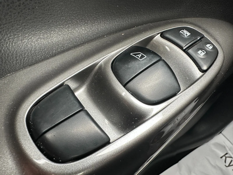 Nissan Juke 1.6i 117 к.с., снимка 14 - Автомобили и джипове - 50021593