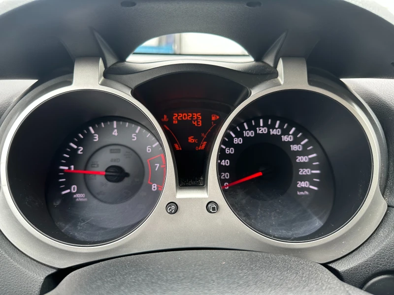 Nissan Juke 1.6i 117 к.с., снимка 12 - Автомобили и джипове - 50021593