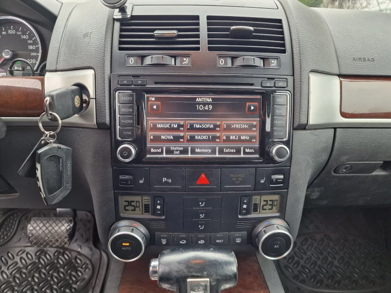 VW Touareg 3.0TDI, снимка 13 - Автомобили и джипове - 52688046