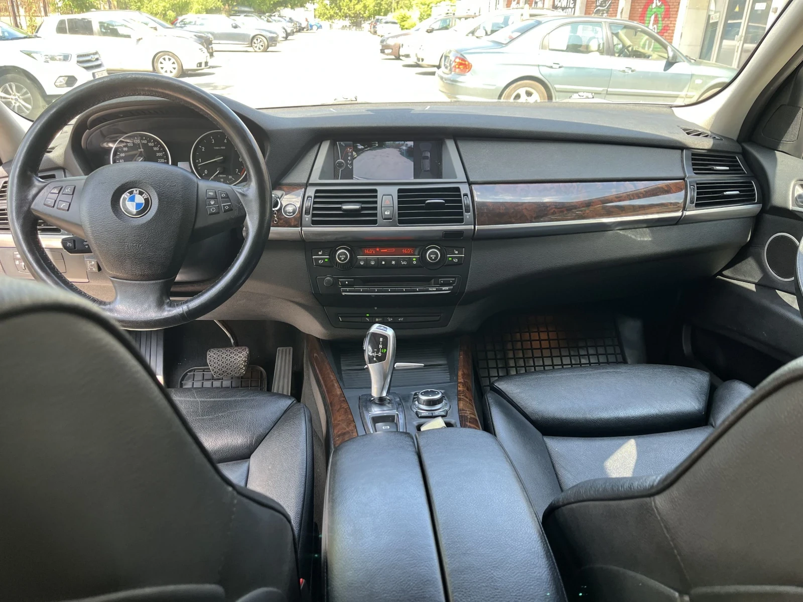 BMW X5 4.8i - изображение 8