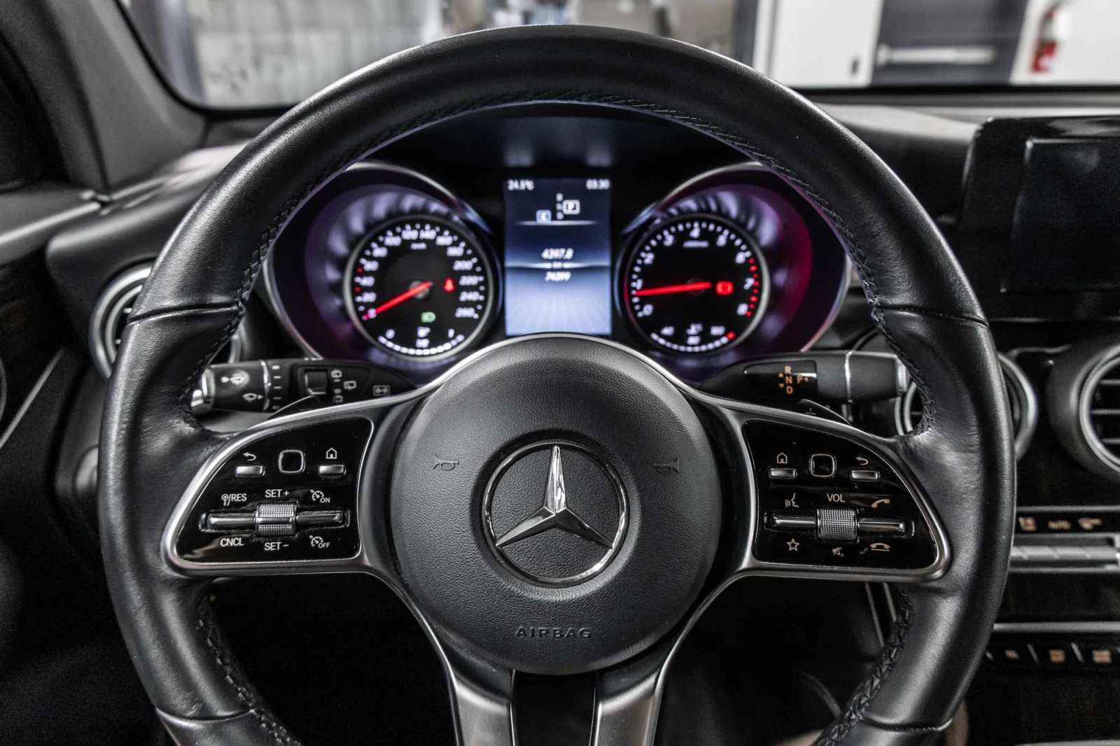 Mercedes-Benz GLC 300 4Matic 9G - изображение 9