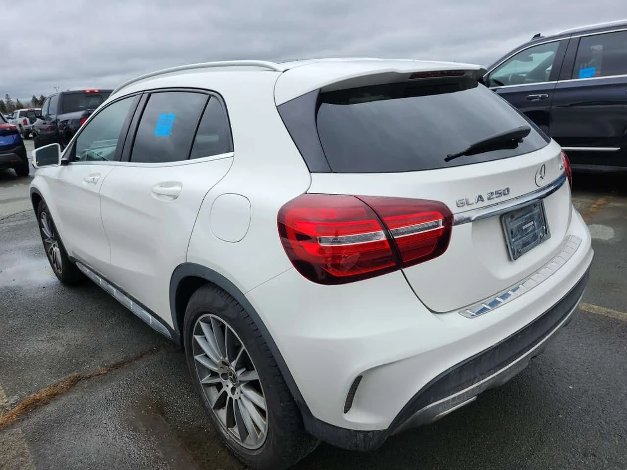 Mercedes-Benz GLA 250 CARFAX/ПАНОРАМА/ПОДГРЕВИ, снимка 4 - Автомобили и джипове - 54084675