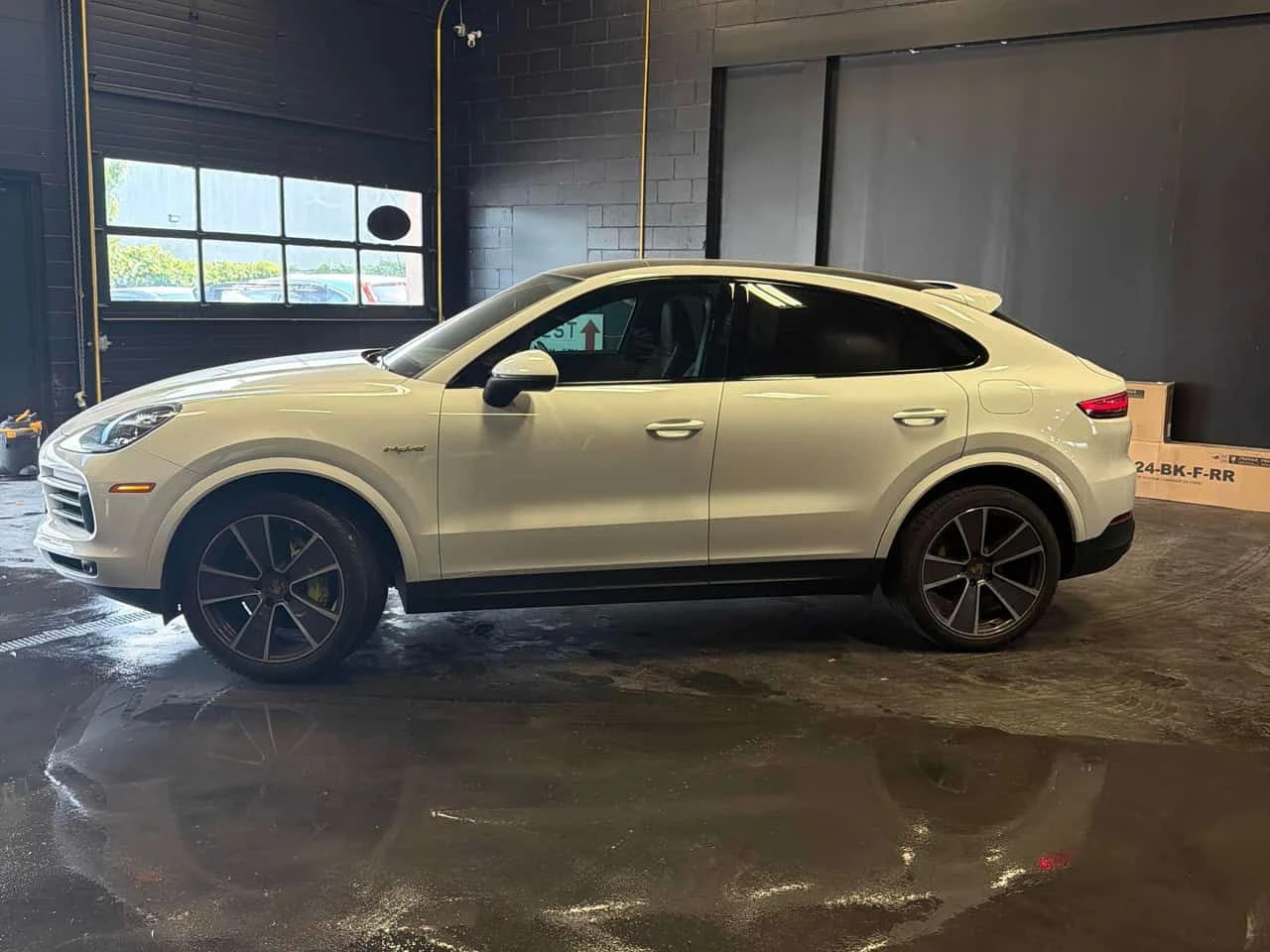 Porsche Cayenne * E Hybrid * CARFAX * БЕЗ ПЪРВОНАЧАЛНА ВНОСКА, снимка 2 - Автомобили и джипове - 55180051