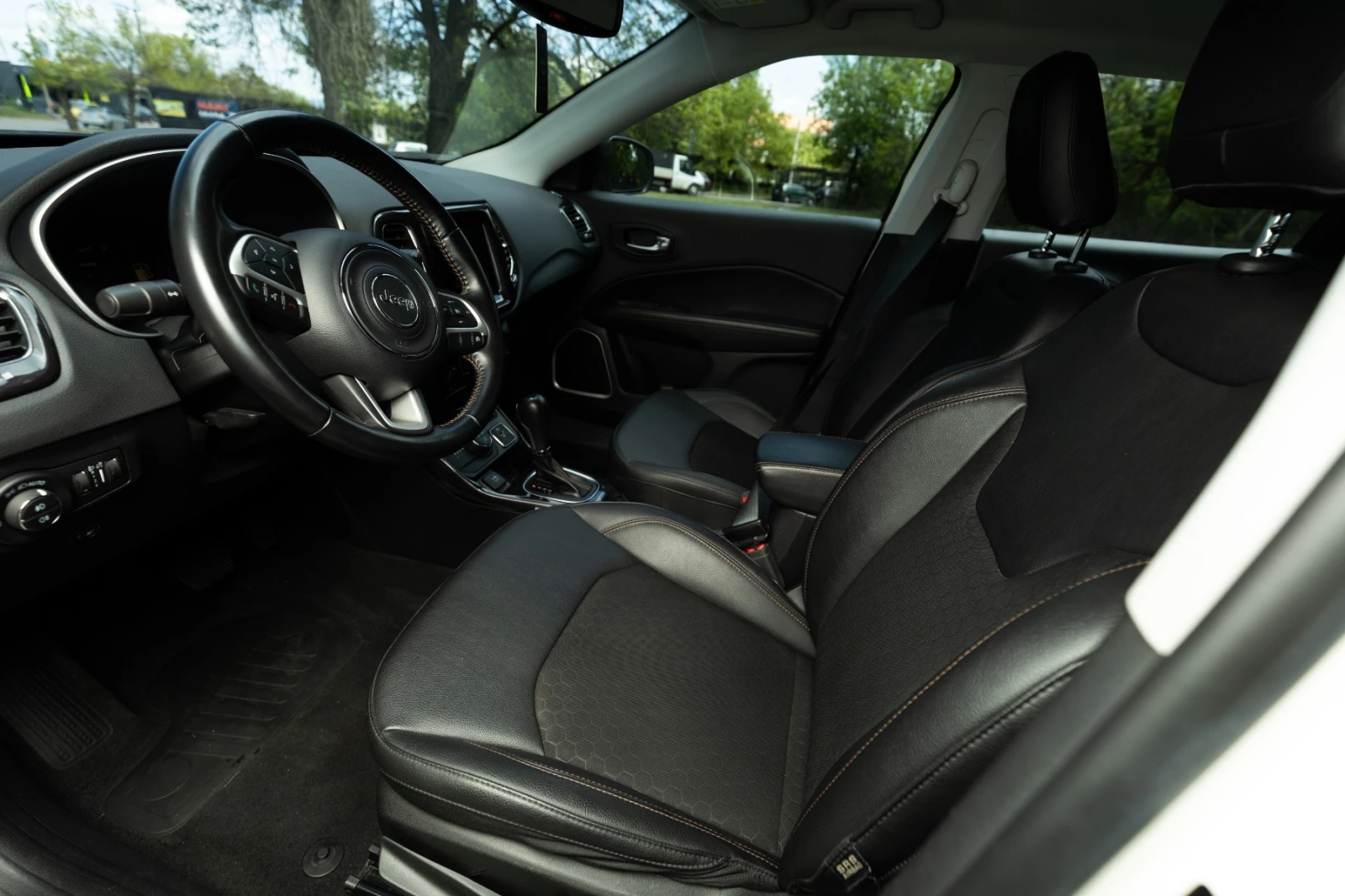 Jeep Compass 1.3 Plug-in Hybrid, 4Х4, Автомат, снимка 15 - Автомобили и джипове - 55244836