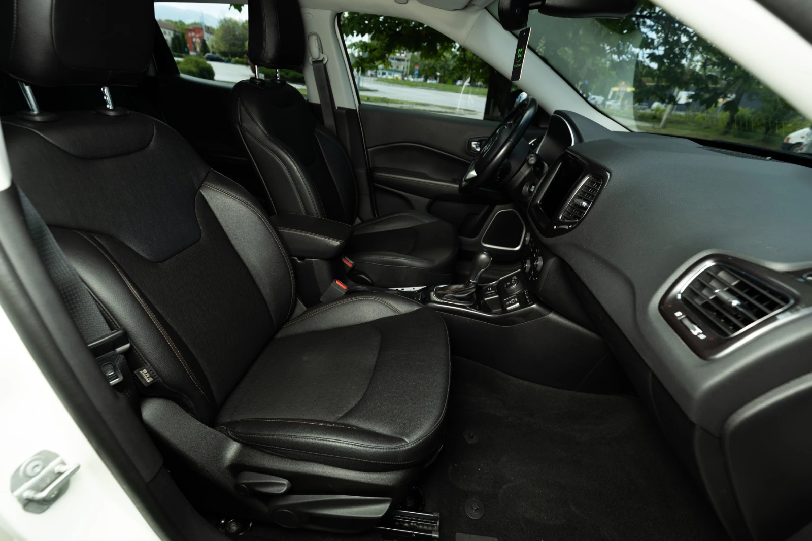 Jeep Compass 1.3 Plug-in Hybrid, 4Х4, Автомат, снимка 16 - Автомобили и джипове - 55244836