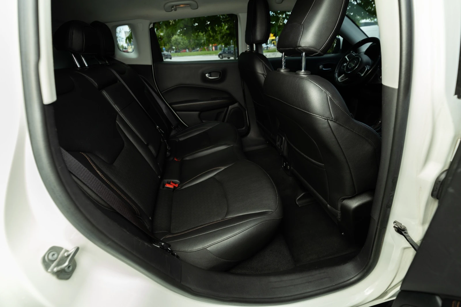 Jeep Compass 1.3 Plug-in Hybrid, 4Х4, Автомат, снимка 14 - Автомобили и джипове - 55244836
