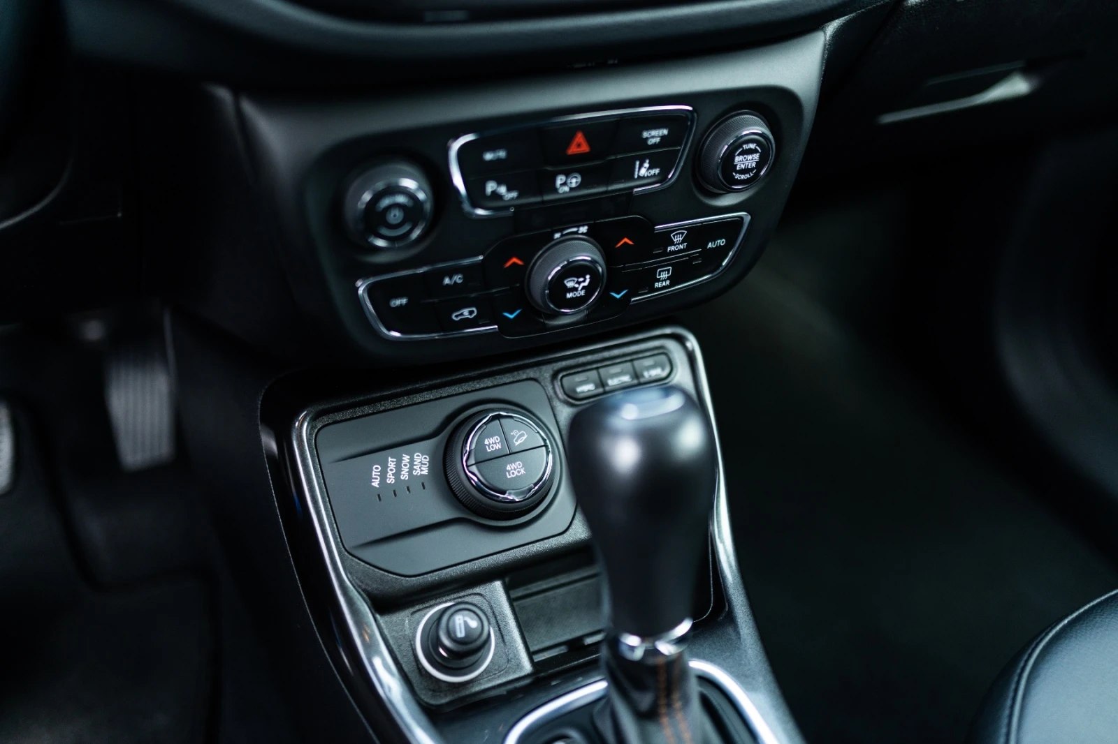 Jeep Compass 1.3 Plug-in Hybrid, 4Х4, Автомат, снимка 13 - Автомобили и джипове - 55244836