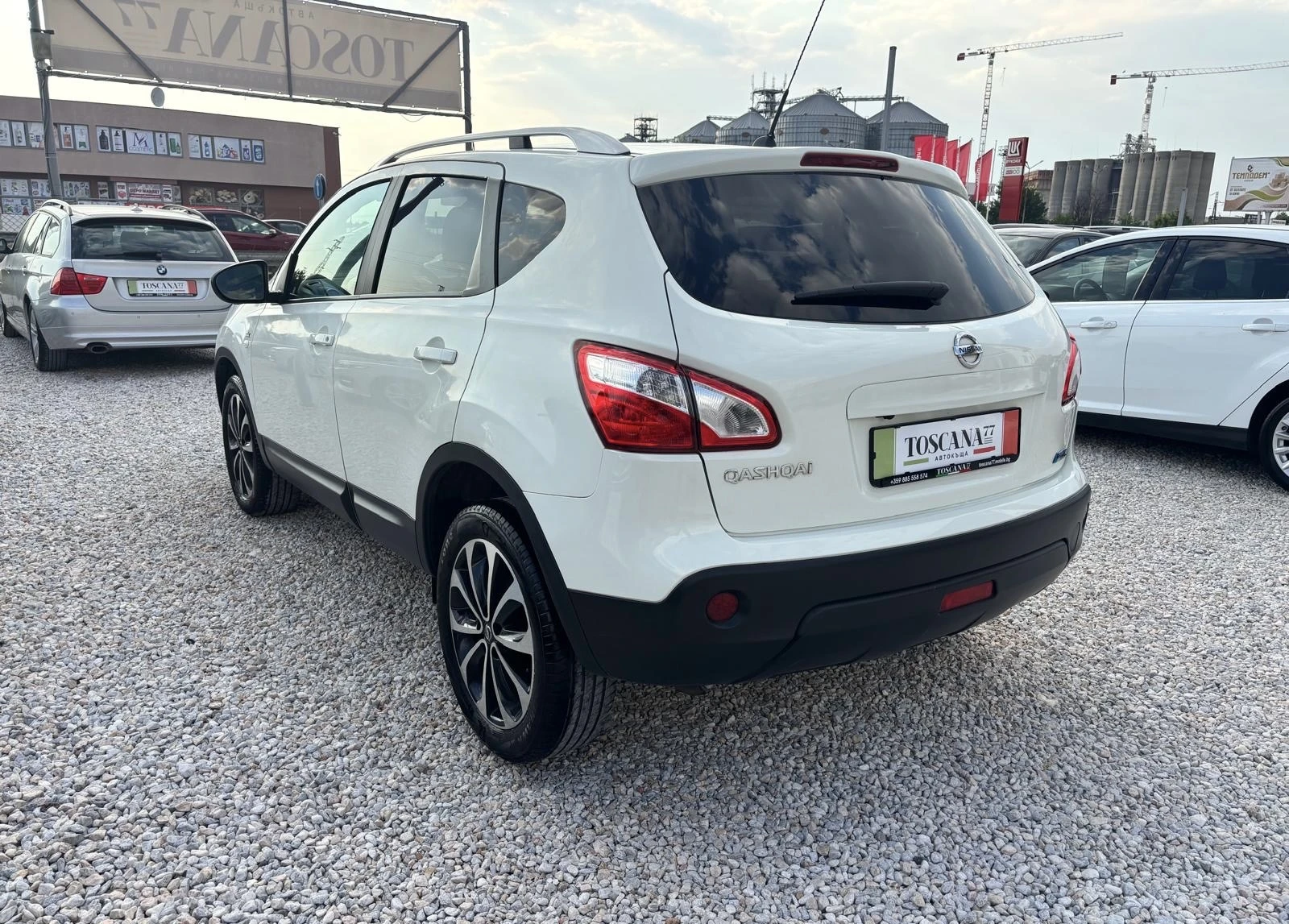 Nissan Qashqai 1.6dci* Tekna* Панорама* Навигация* Камера, снимка 3 - Автомобили и джипове - 55562816