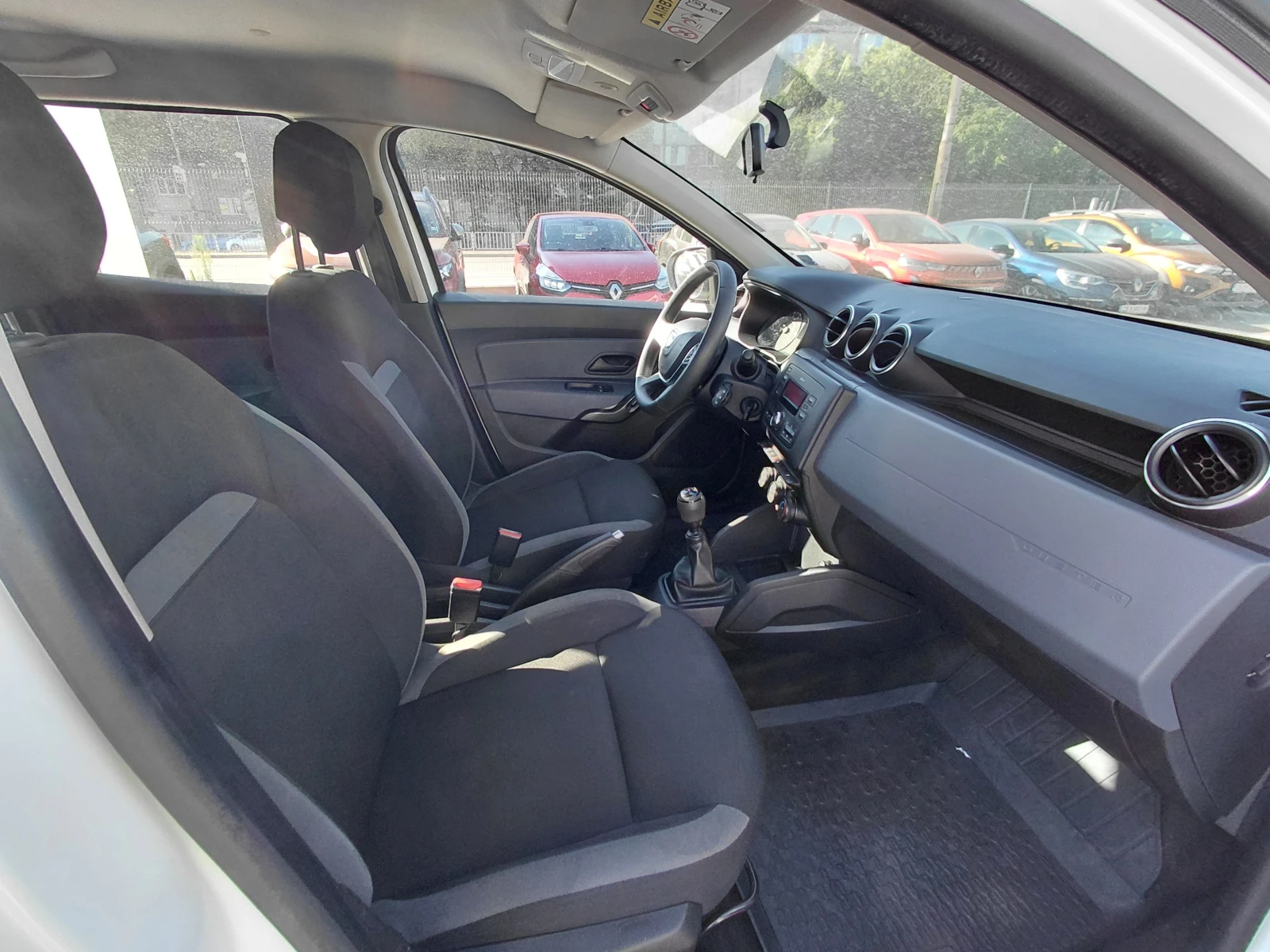 Dacia Duster 1.5 dCi/115к.с/4x4/Essential, снимка 13 - Автомобили и джипове - 55999373