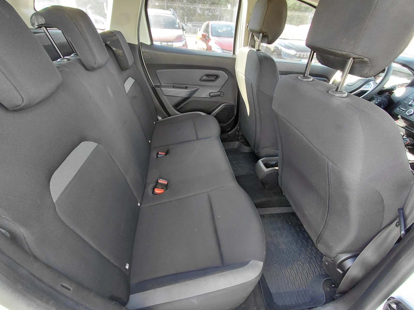Dacia Duster 1.5 dCi/115к.с/4x4/Essential, снимка 15 - Автомобили и джипове - 55999373