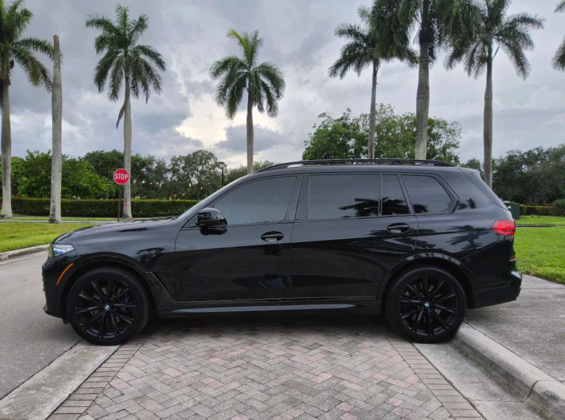 BMW X7 50i* M-pack* LASER* МАСАЖ* ОБДУХ* B&O* SKY LONGUE*, снимка 2 - Автомобили и джипове - 56293583
