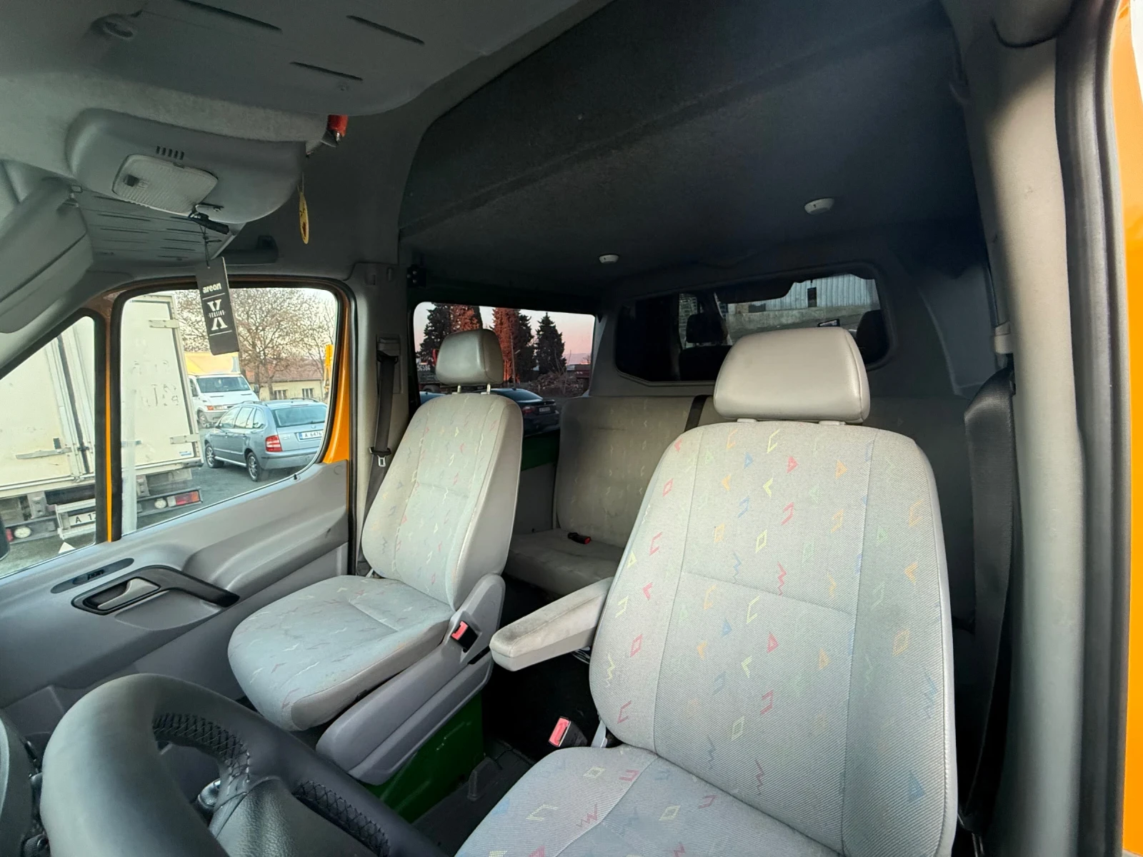 VW Crafter 5 места климатик перфектен - изображение 8