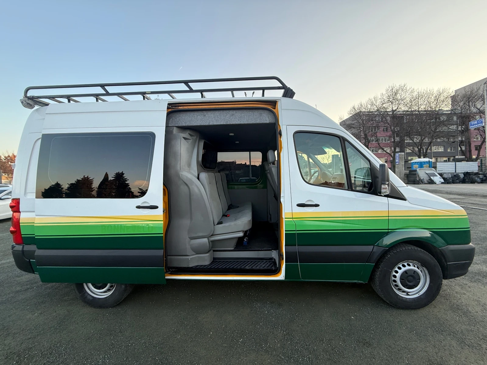 VW Crafter 5 места климатик перфектен - изображение 9