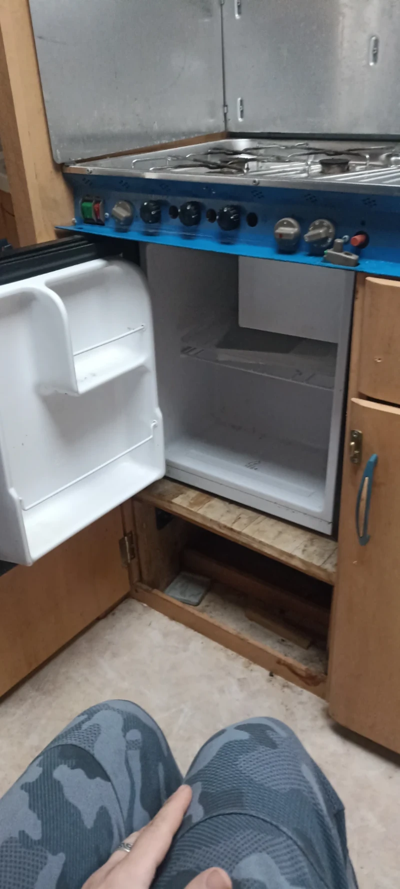 Каравана Hobby De lux, снимка 3 - Каравани и кемпери - 53000255