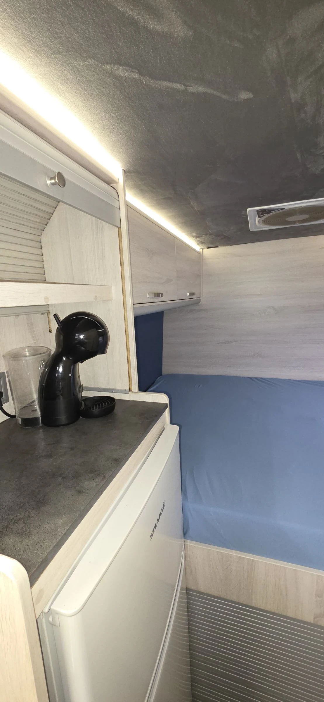 Кемпер Peugeot Перфектен, с ДДС , снимка 14 - Каравани и кемпери - 54065409