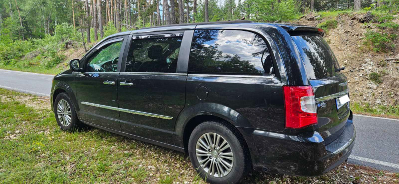 Chrysler Town and Country, снимка 3 - Автомобили и джипове - 46139654