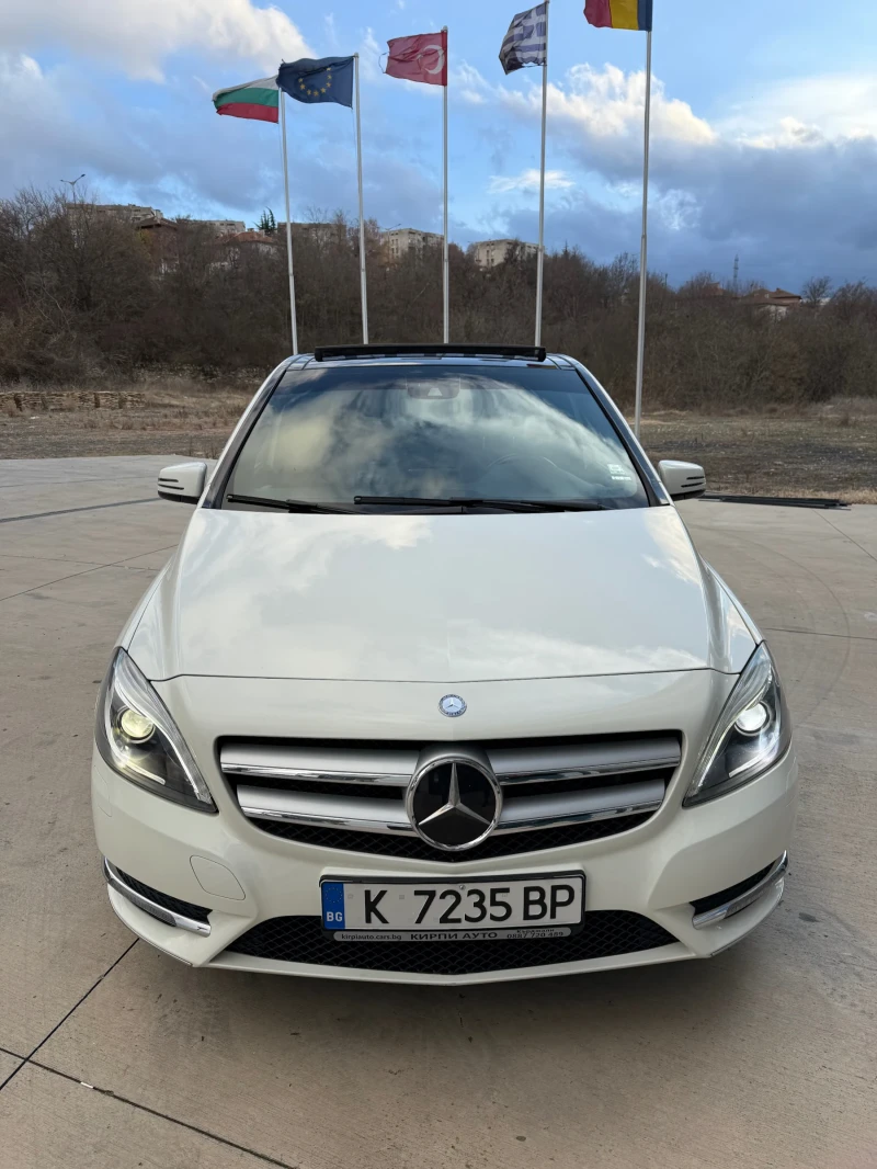 Mercedes-Benz B 200 PANORAMA/DISTRONIC/AMG-LINE, снимка 1 - Автомобили и джипове - 48704105