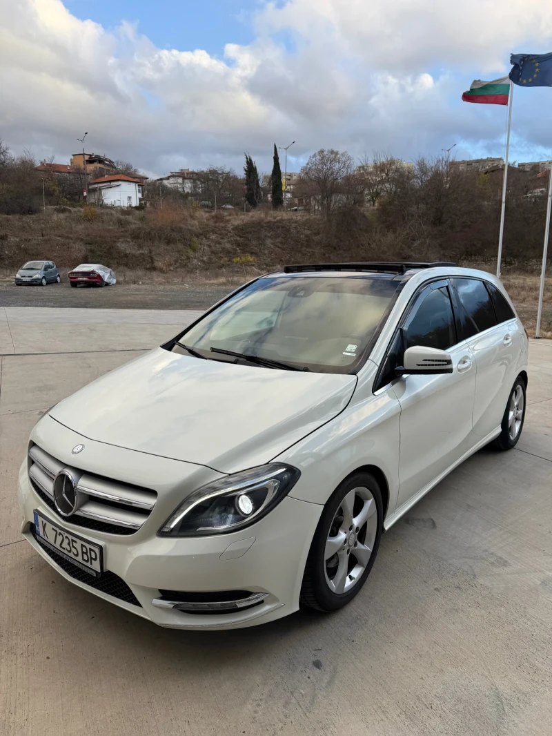 Mercedes-Benz B 200 PANORAMA/DISTRONIC/AMG-LINE, снимка 2 - Автомобили и джипове - 48704105