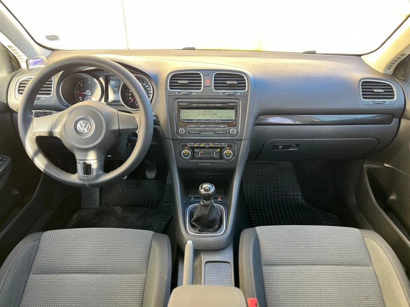 VW Golf 1.6 TDI, снимка 7 - Автомобили и джипове - 48745441