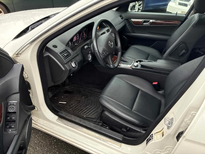 Mercedes-Benz C 250 * 4dr Sdn 4MATIC * CARFAX * ЦЕНА ДО БГ, снимка 7 - Автомобили и джипове - 52877584