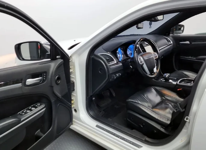 Chrysler 300c 3.6 - изображение 8