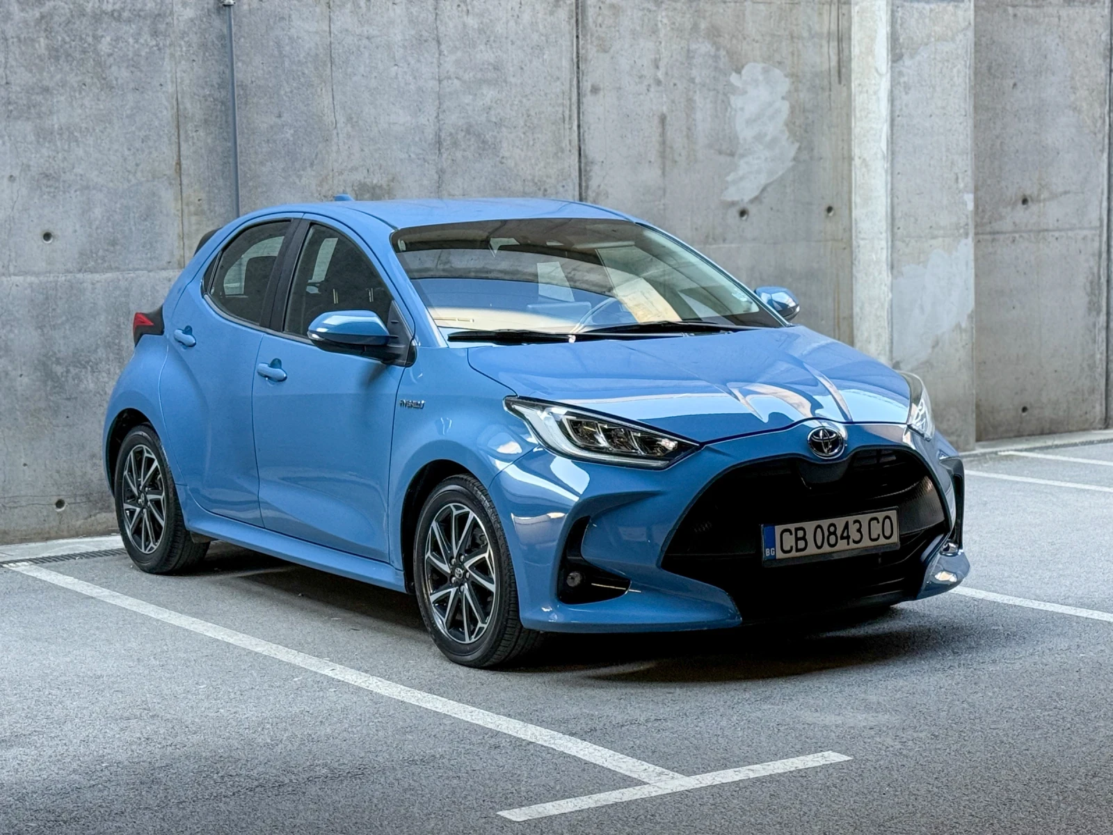 Toyota Yaris 1.5 Hybrid/ГАРАНЦИЯ/ОБСЛУЖЕН/Лизинг/ 43 000км. - изображение 2