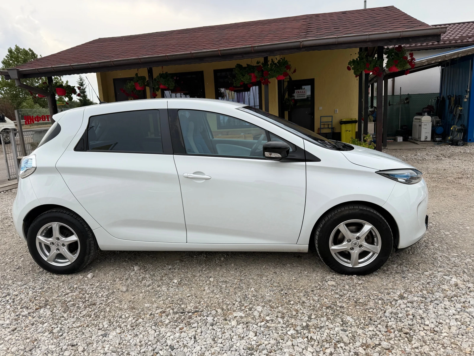 Renault Zoe НОВ ВНОС !! РЕАЛНИ 82000 км. - изображение 2