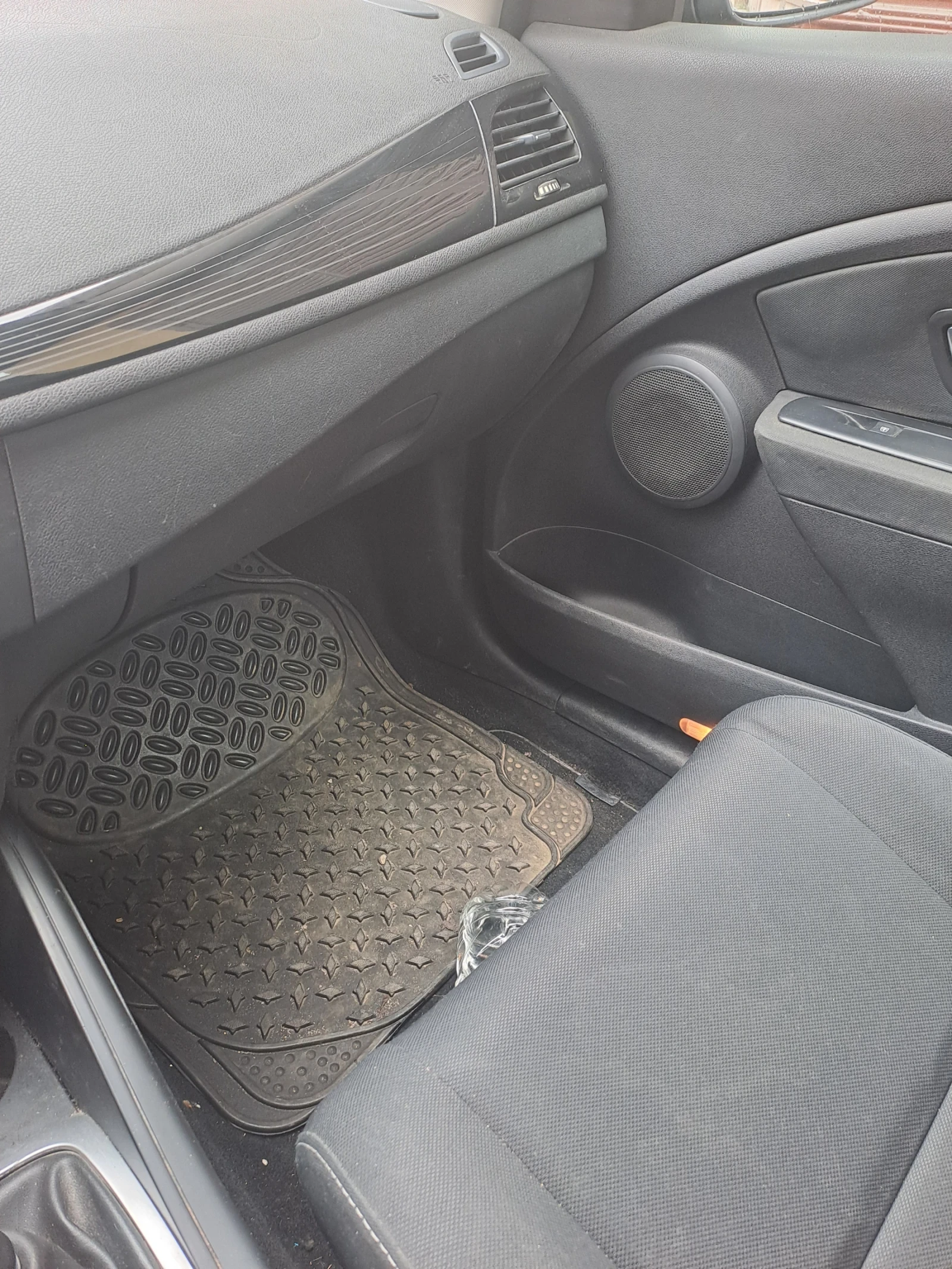 Renault Megane 1.5 dci, снимка 7 - Автомобили и джипове - 53996995