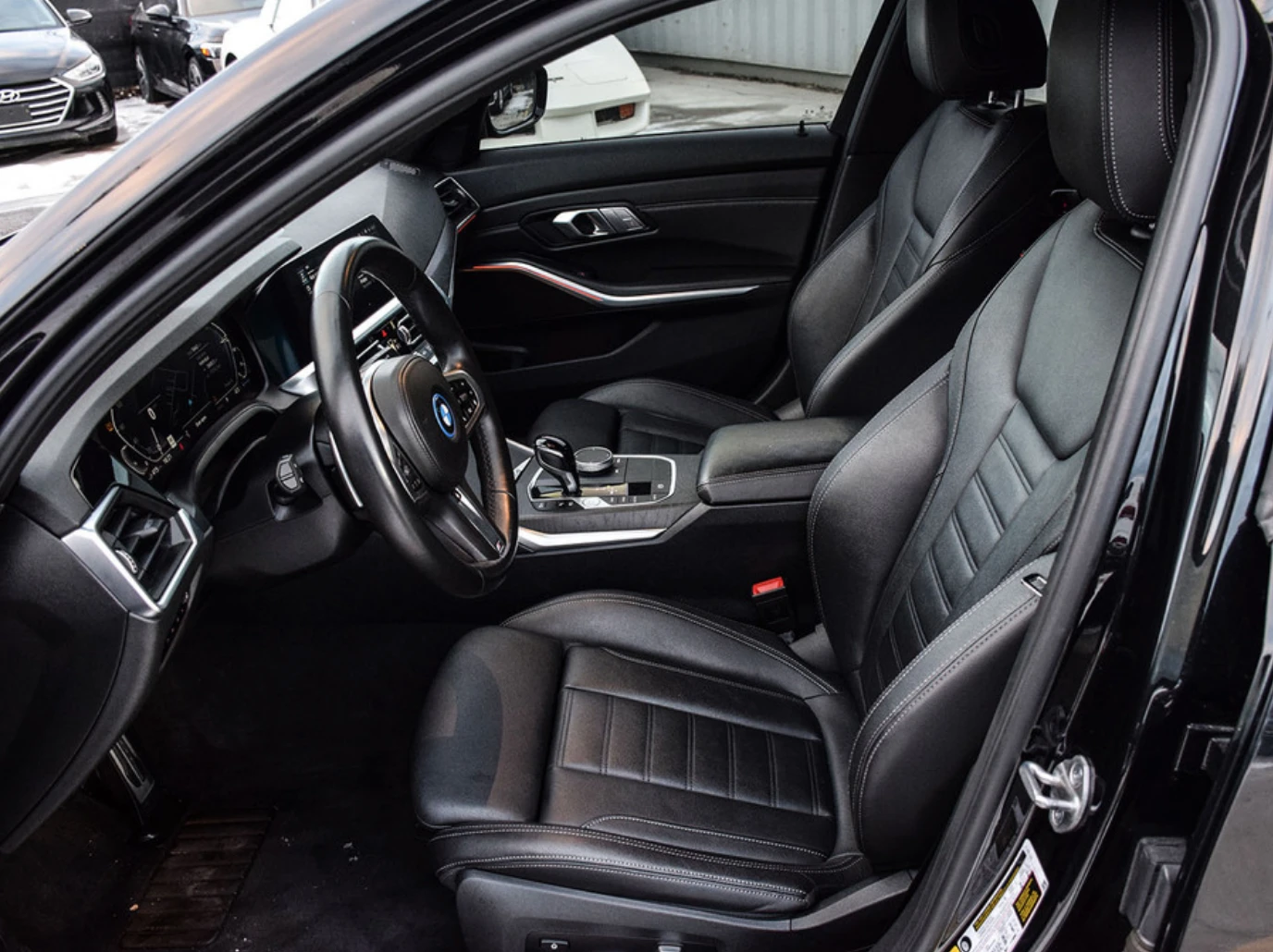 BMW 330 xDrive | 2.0 Turbo |  M Sport Package , снимка 11 - Автомобили и джипове - 54031983