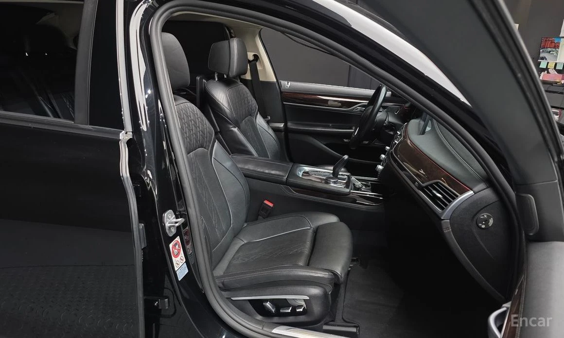 BMW 740, снимка 12 - Автомобили и джипове - 54399060