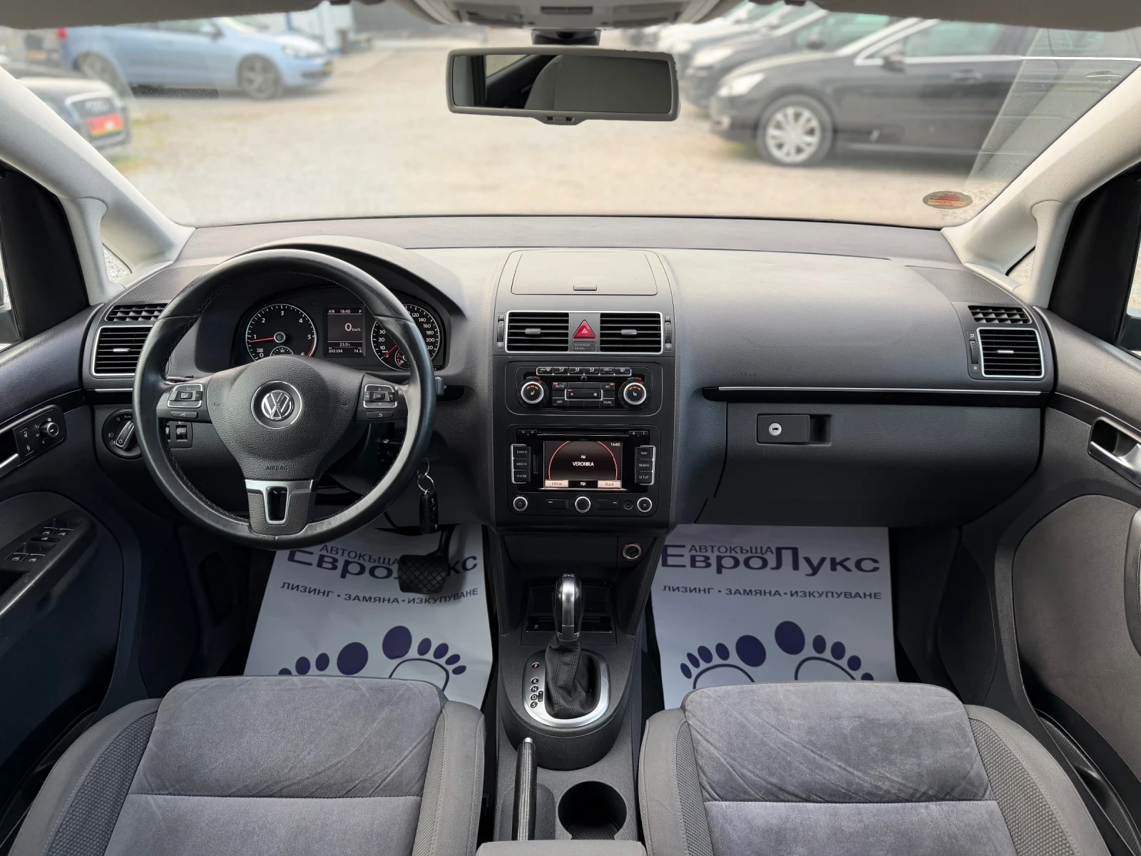 VW Touran 2.0TDI 140кс АВТОМАТ-DSG НАВИ ПОДГРЕВ АЛКАНТАРА , снимка 9 - Автомобили и джипове - 54591162