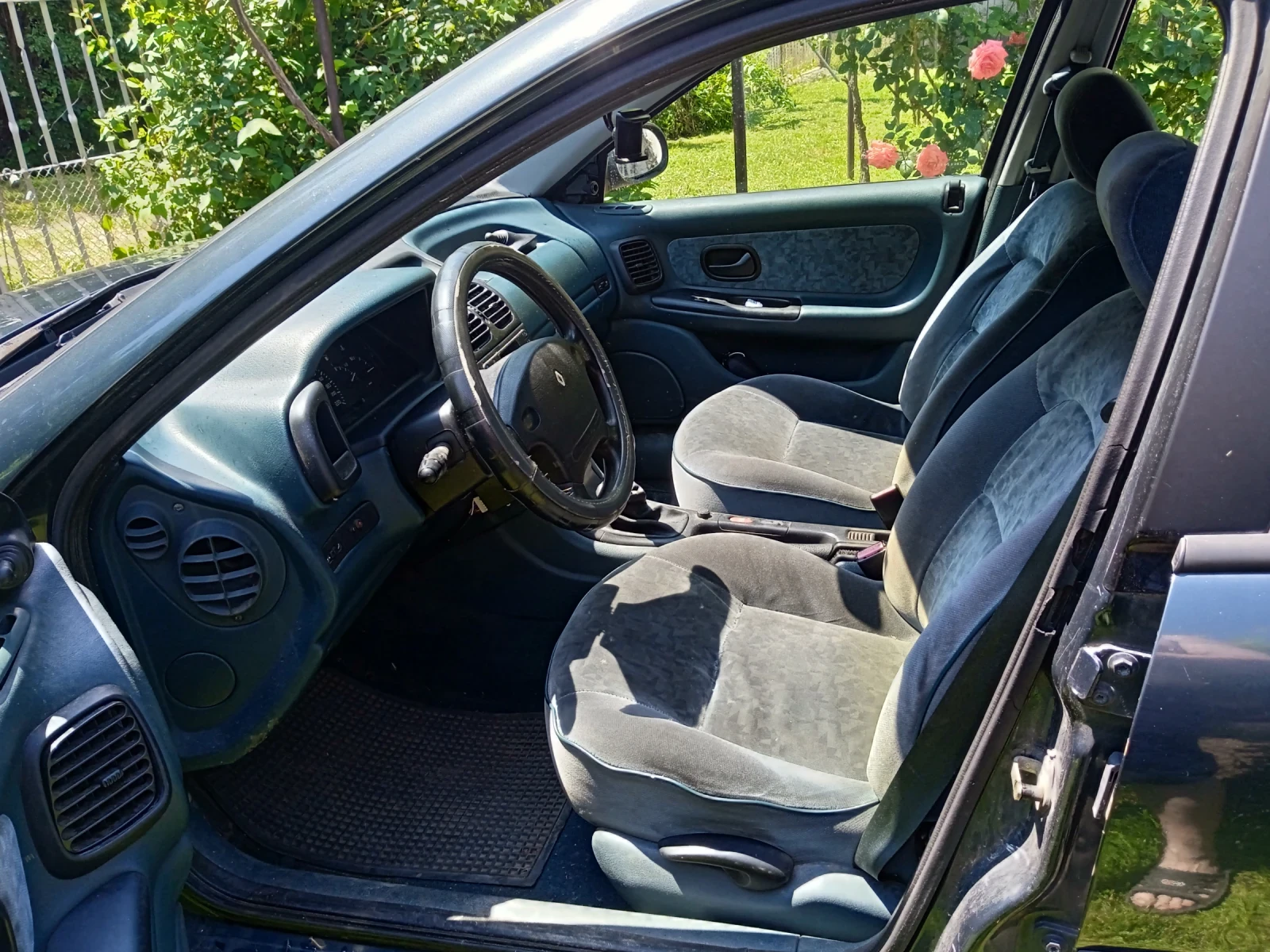 Renault Laguna 1.8 mono LPG , снимка 5 - Автомобили и джипове - 54933215