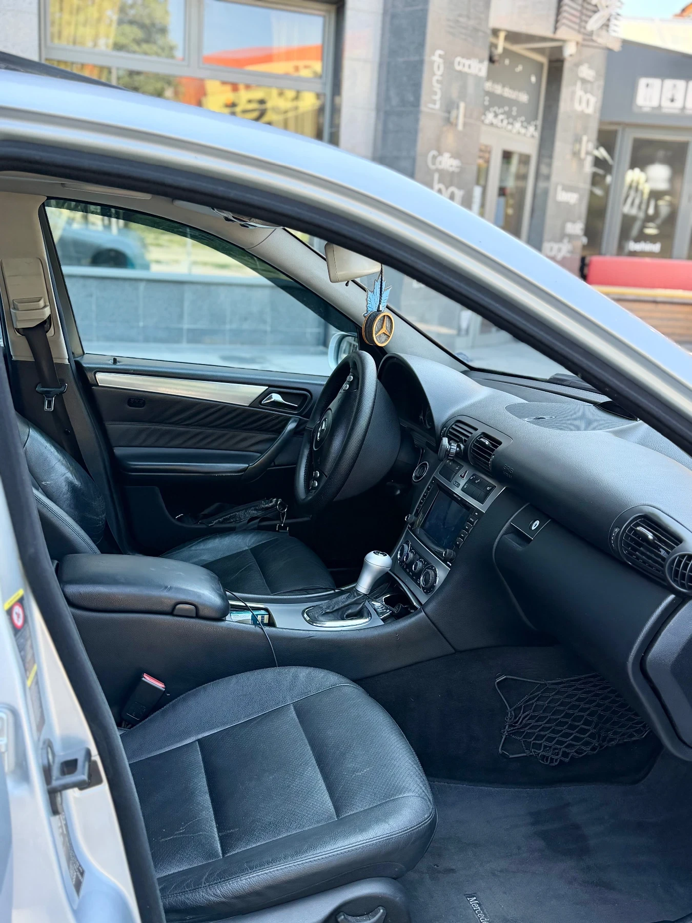 Mercedes-Benz C 320, снимка 8 - Автомобили и джипове - 55503759