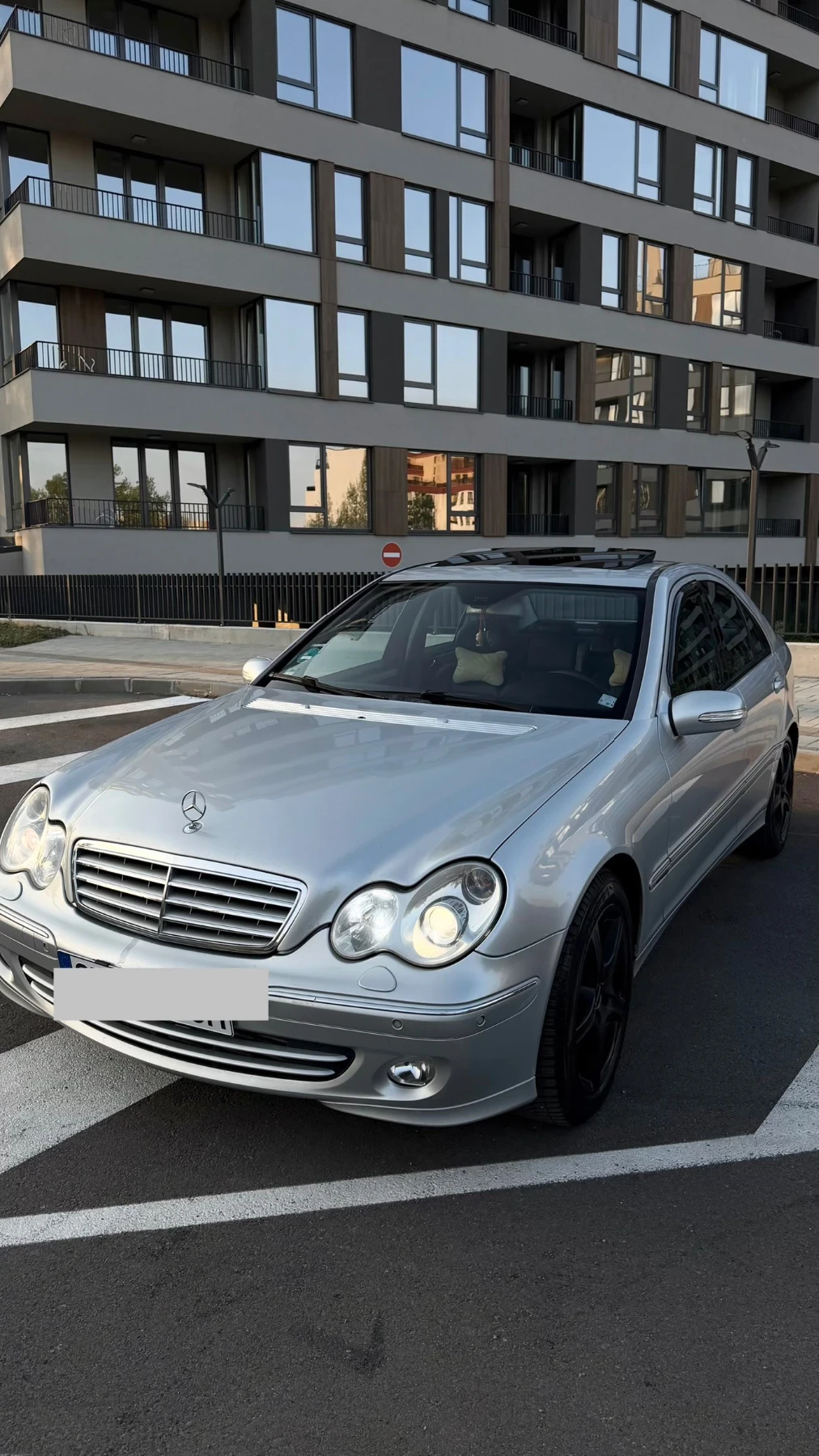 Mercedes-Benz C 320, снимка 8 - Автомобили и джипове - 55773523