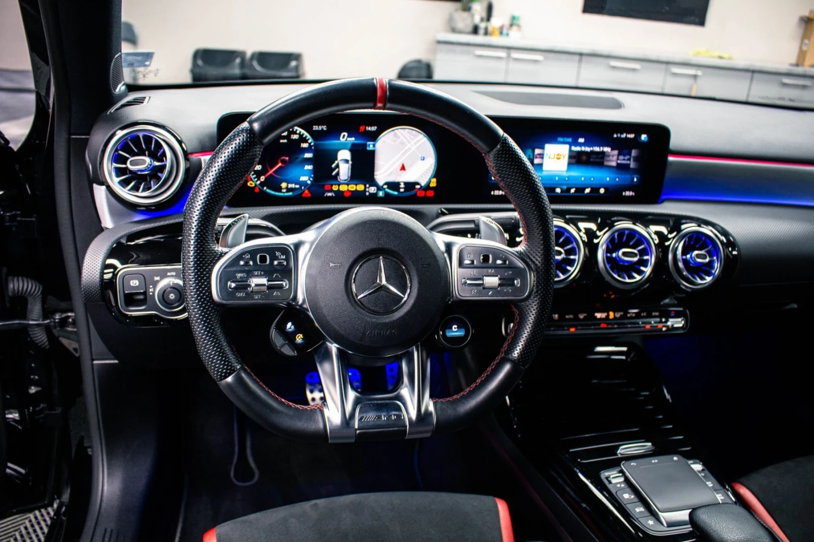 Mercedes-Benz A 35 AMG, снимка 11 - Автомобили и джипове - 55834966