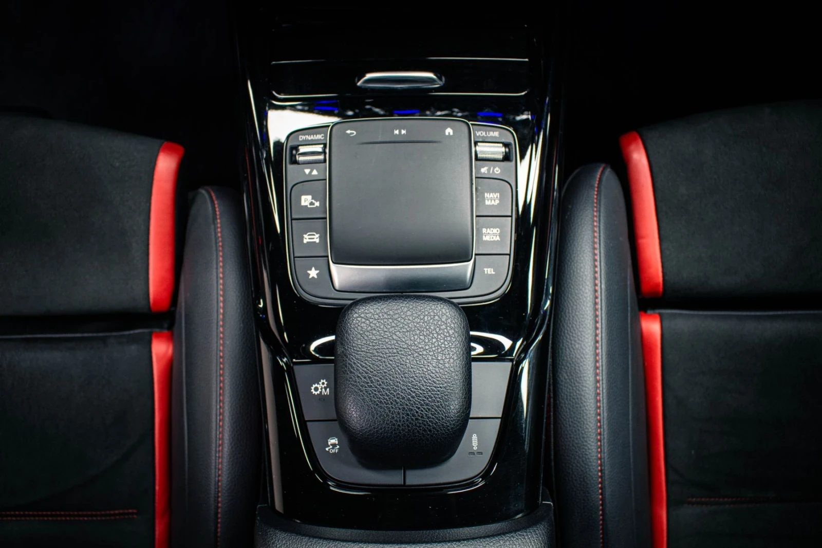 Mercedes-Benz A 35 AMG, снимка 12 - Автомобили и джипове - 55834966