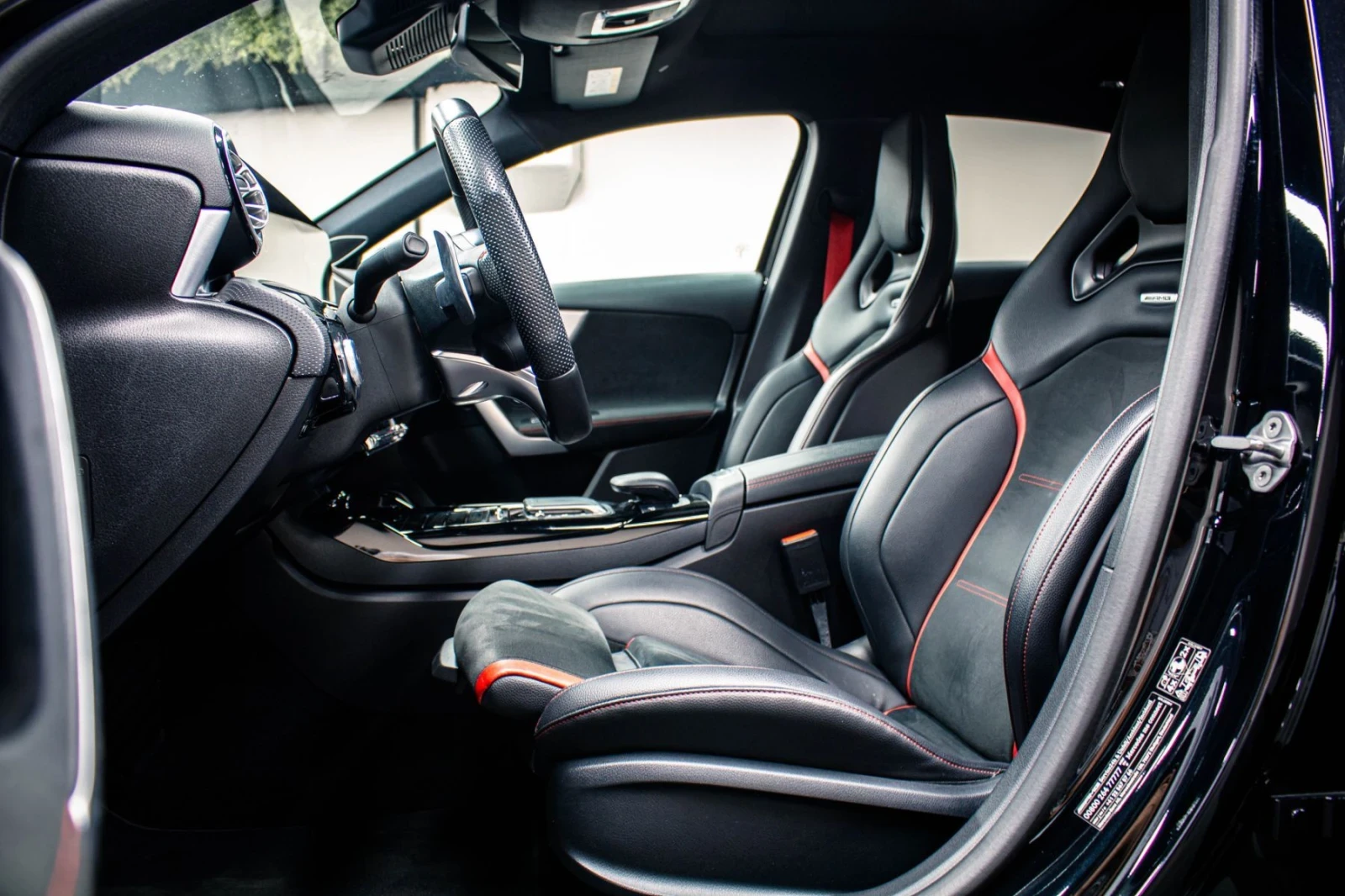 Mercedes-Benz A 35 AMG, снимка 10 - Автомобили и джипове - 55834966