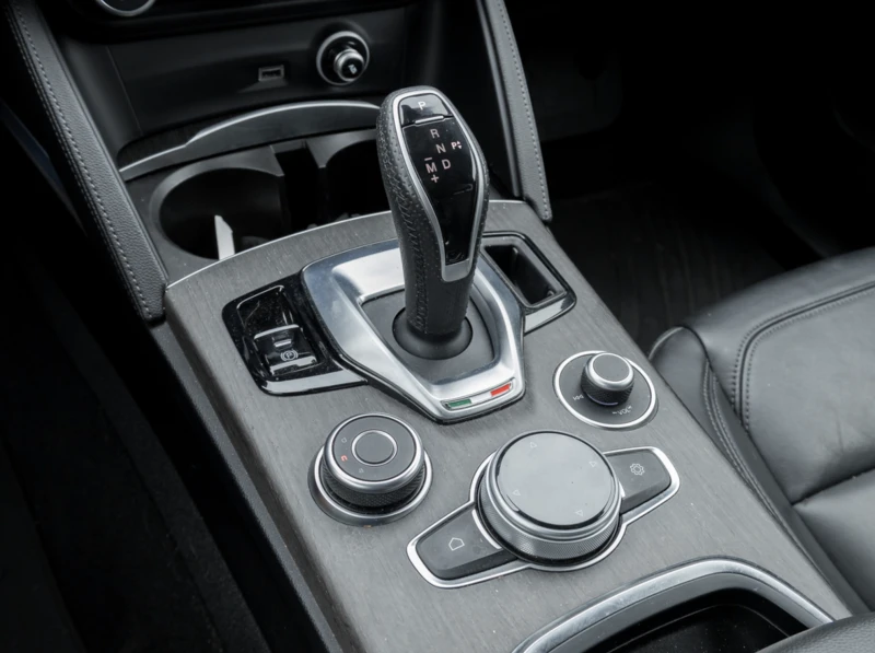 Alfa Romeo Stelvio 2020 Alfa Romeo Stelvio TI, снимка 10 - Автомобили и джипове - 51989457